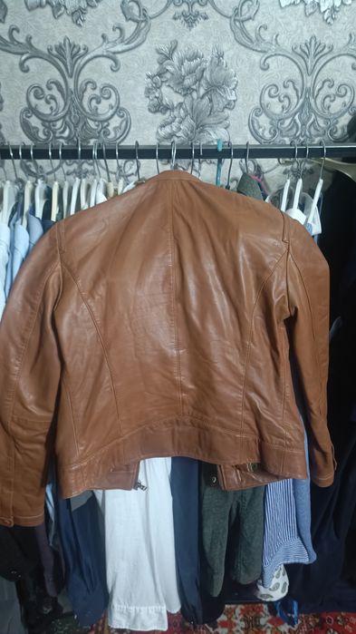 Продам оригинальную кожаную куртку Massimo Dutti