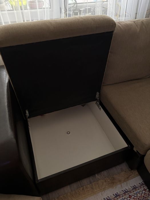 Продается диван с полочками на боку