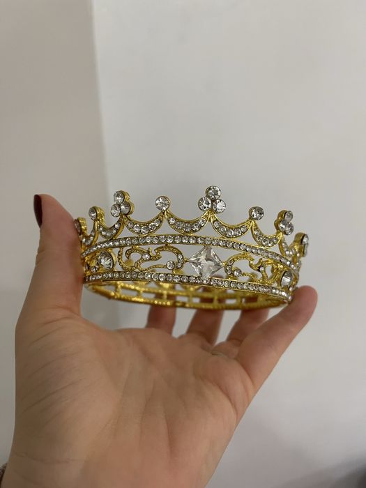 Tiara / coronita mireasa aurie cu pietricele.