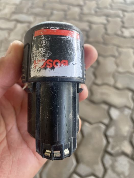 Продам зарядку  BOSHH