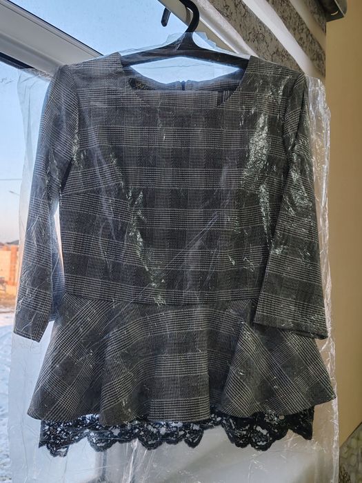 Киімдер сатылады