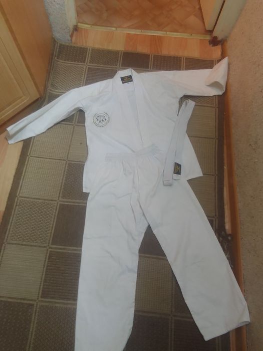 Продам белое кимоно