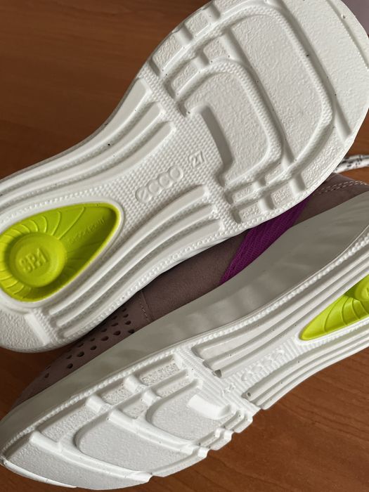 Кроссовки на девочку