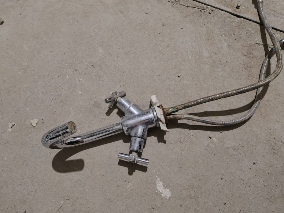 Смеситель железный