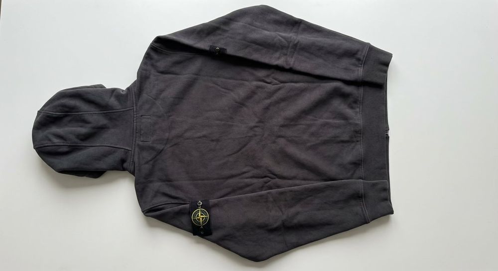 Нов Stone island суичър