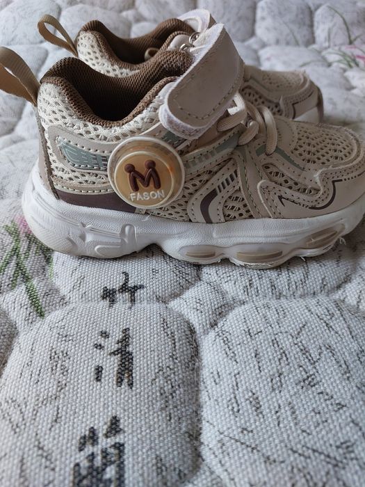 Продам детскую обувь