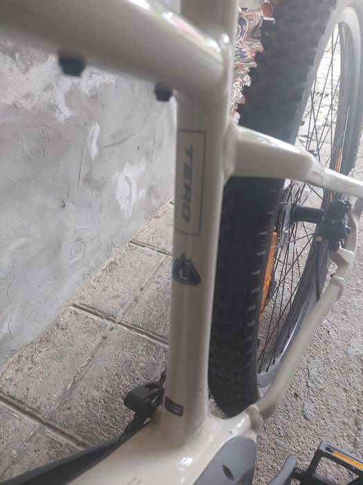 Vând bicicleta cu motor