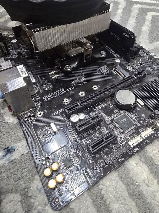 Gigabyte a320m-s2h +Ryzen3400g+Оперативная память