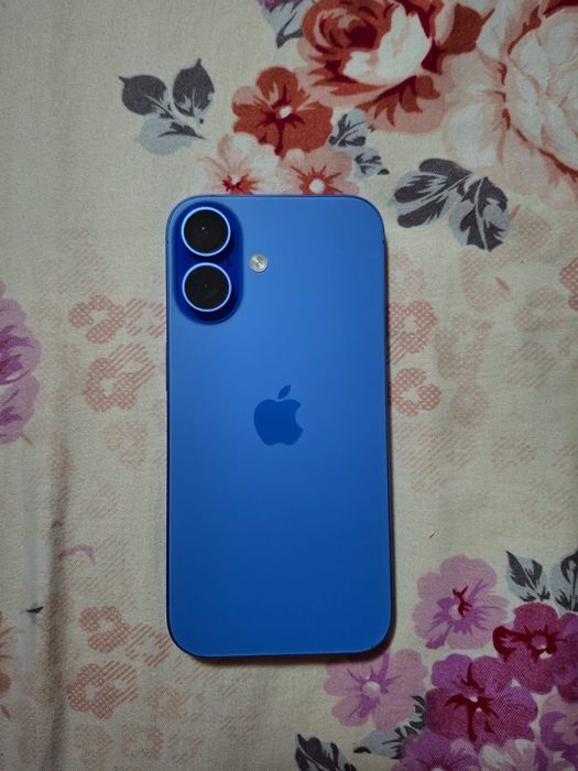 iPhone 16 ultramarine