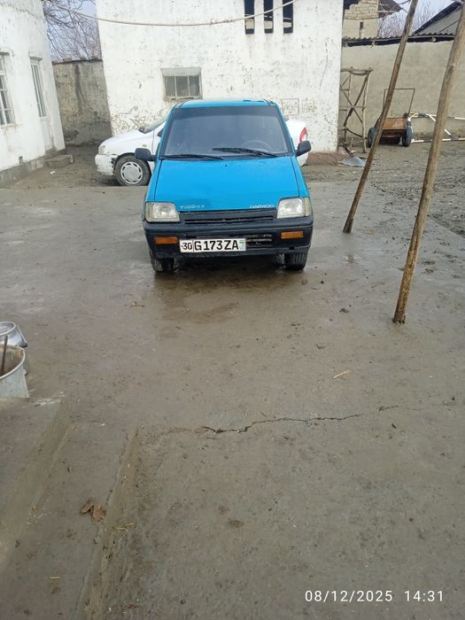 Tiko. Yili 99. Propangazda. Ruxsati yoʻq benzin yozilgan. Lekin benzin