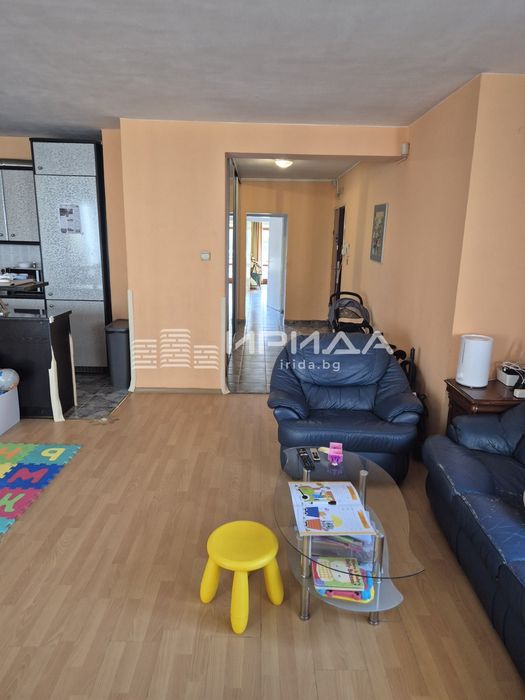 Просторен тристаен апартамент в идеален център