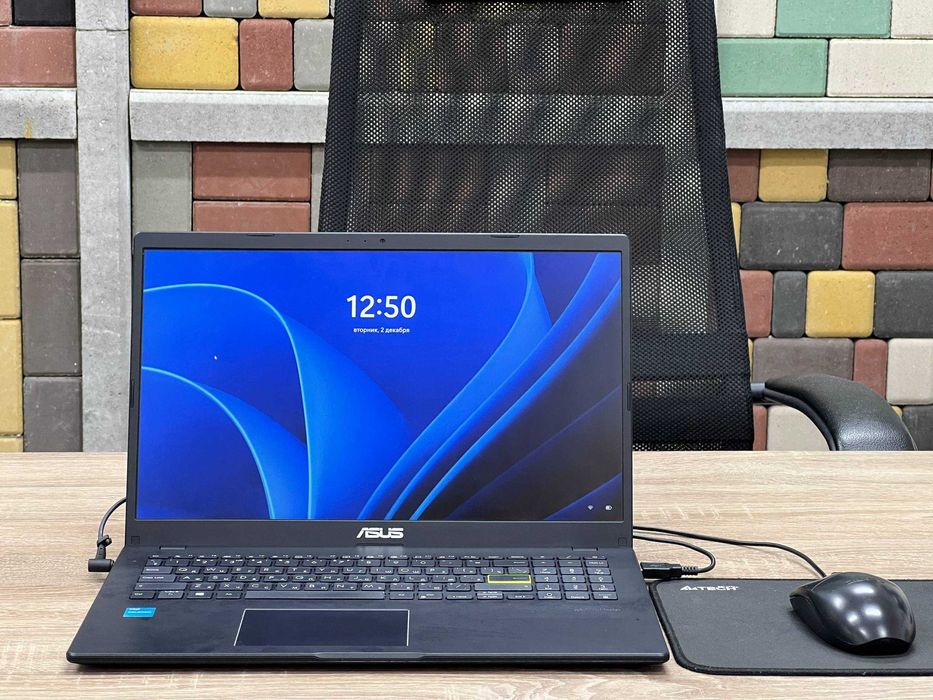 Ноутбук ASUS -  Celeron N4500, быстрый SSD, идеальное состояние!