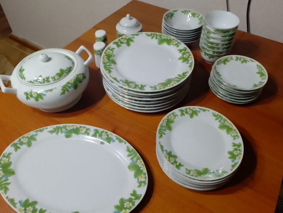 Продам столово-чайный сервиз