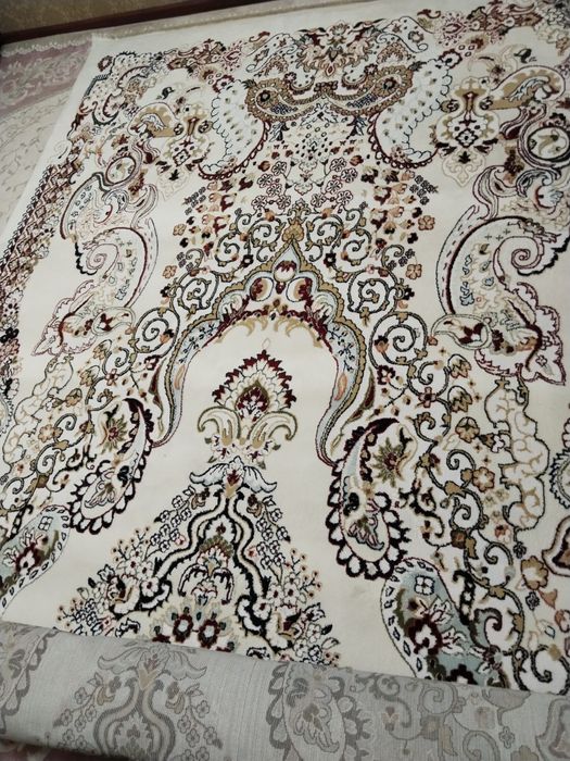 Жібек кілем сатылады