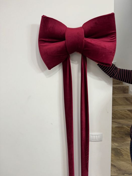 Vând funda mare din catifea cu panglici de 150 cm