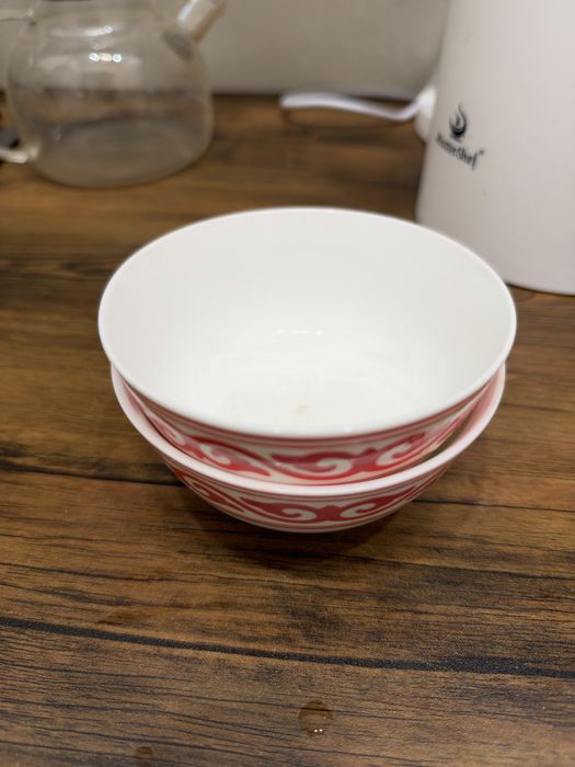 Продам посуду тарелки, чашки, чайник