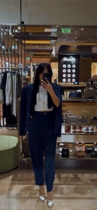 Elisabetta Franchi de la 1700 RON la 500 RON noi!