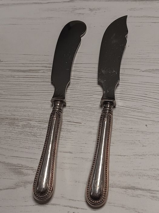 Set 2 cuțite vechi pentru pește, mânere argint 800, model deosebit