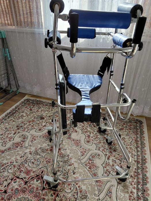 Ходунок для инвалидов