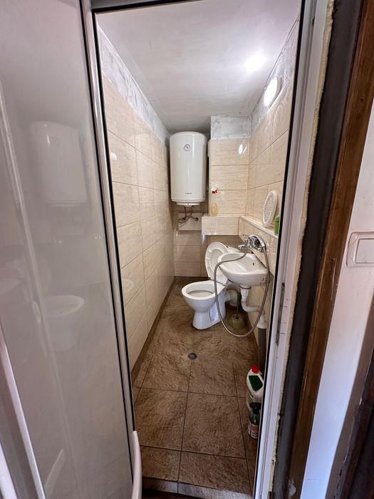 Дава се под наем Къща в Перник, Изток - 360 кв.м за 280.5 € - Снимка #2