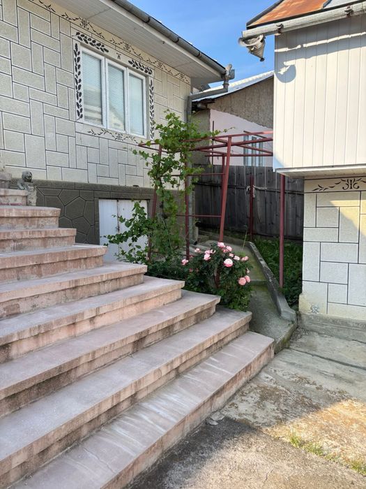 CASA, ANEXE si teren