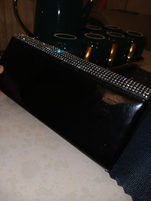 Вулгарный клатч украшенный стразами