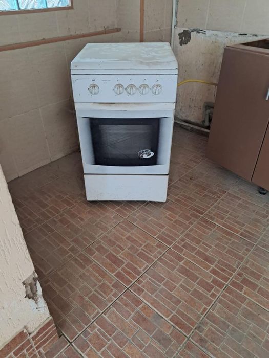 Дверь,печь,газ плита,ванна