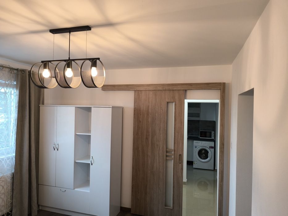 APARTAMENT de închiriat