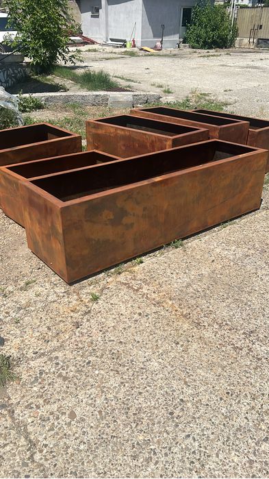 Table CORTEN si decoratiuni: fatade*garduri*fantani*mobilier urban*rafturi si tejghele bar*panouri fonoabsorbante*jardiniere*fantani arteziene*statui