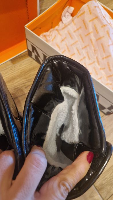 Лачени апрески, размер 39