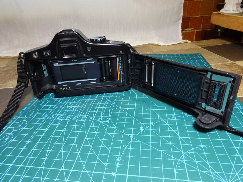 Aparat foto pe film 35 mm Yashica 109 Multi Program  SLR Camera