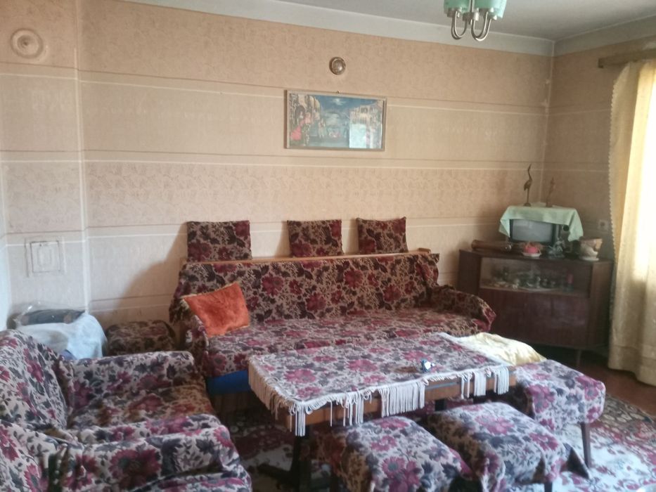 Продавам  етаж от къща