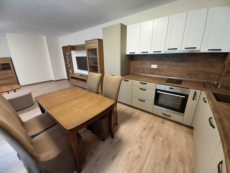 Дава се под наем Тристаен апартамент в Варна, Център - 90 кв.м за 850 € - Снимка #5