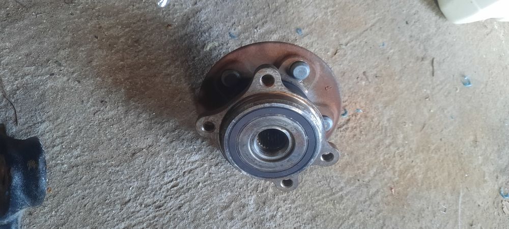 Цапа со ступицы на тойоту