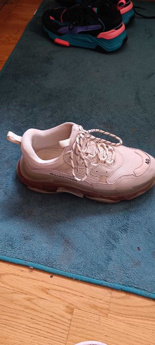 Vând Balenciaga Triple S