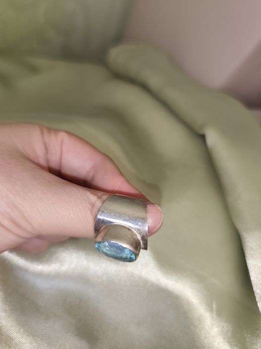 Кольцо серебряное с натуральным топазом