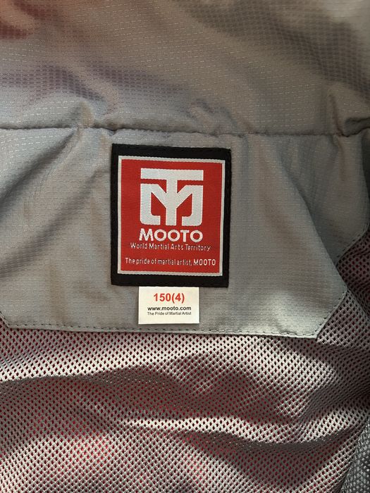 Продам Ветровку Mooto