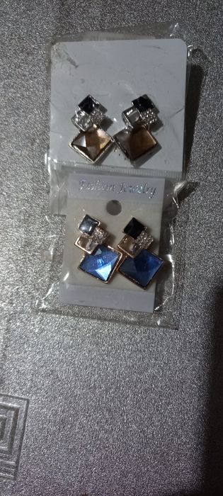 Продам новые серьги.