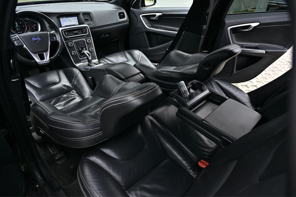 Volvo V60 Plug in Hybrid D6 Crosscountry 4X4   automat, navi, xenon