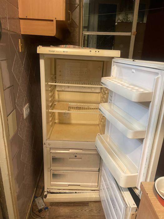 Продается стиральная машина холодильник в рабочем состоянии своя срочн