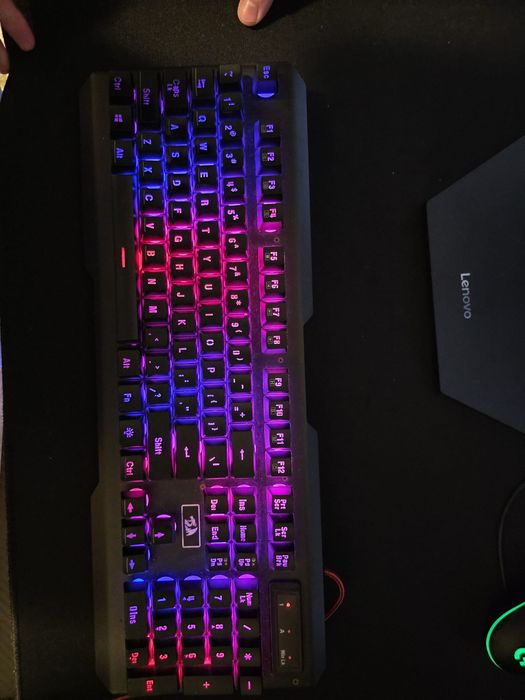 Vând tastatură redragon