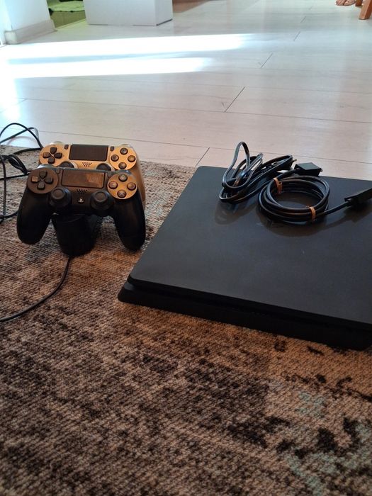 Vand ps4 in stare foarte buna.