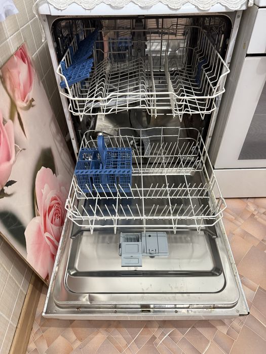 Продам посудомоющную машина indesit