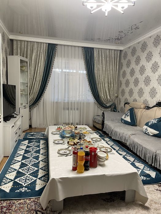 Продам мебель для гостиной. тв тумба, стенка и диван.  Шторы