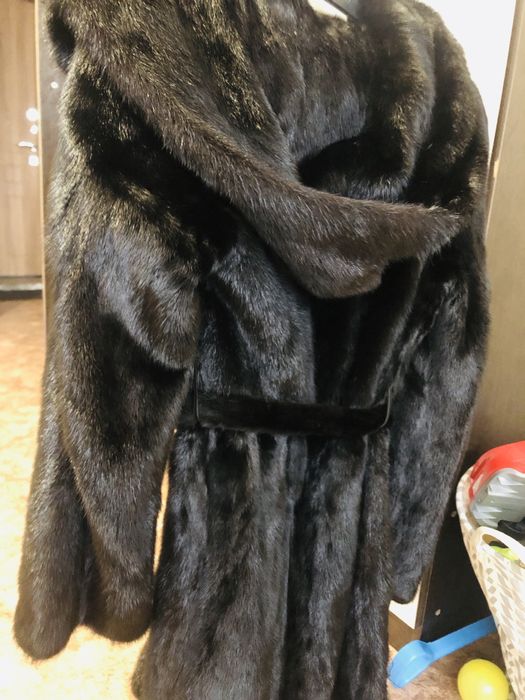 Продам норку шубу