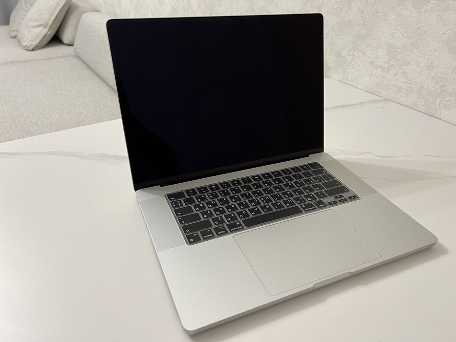 Продаю MacBook Pro 16