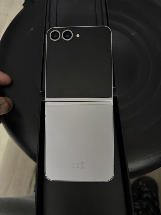 Samsung Galaxy Z Flip 6