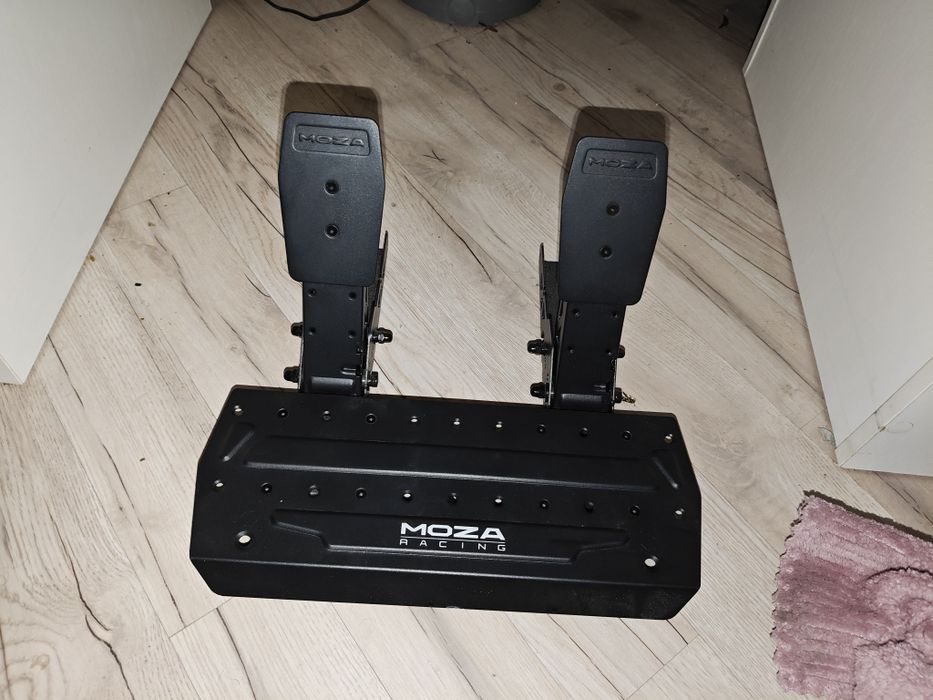 Moza R5 игровой руль