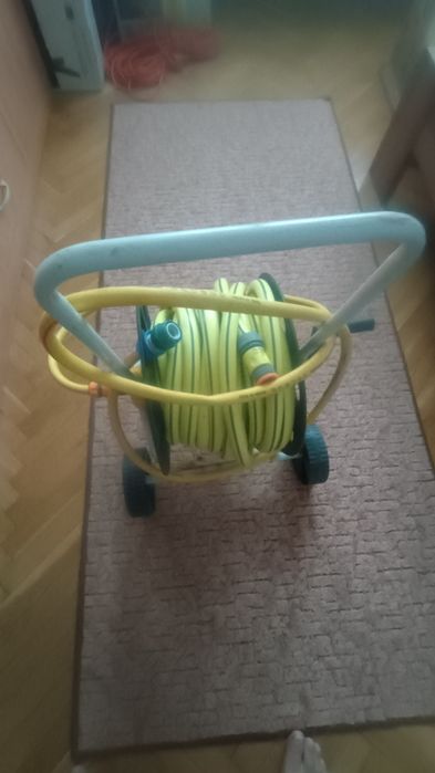 Градински маркуч с макара