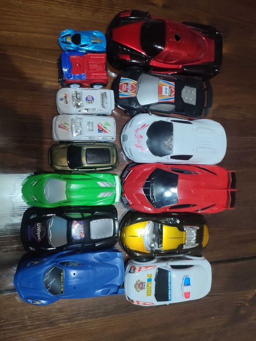 Запазени пластмасови колички целият лот за 20 лв.